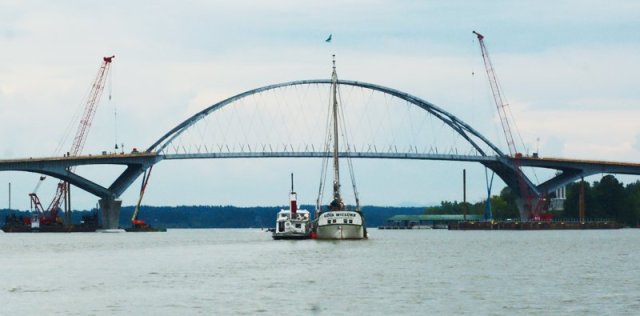 The Lois heading under the new Crown Point Bridge
